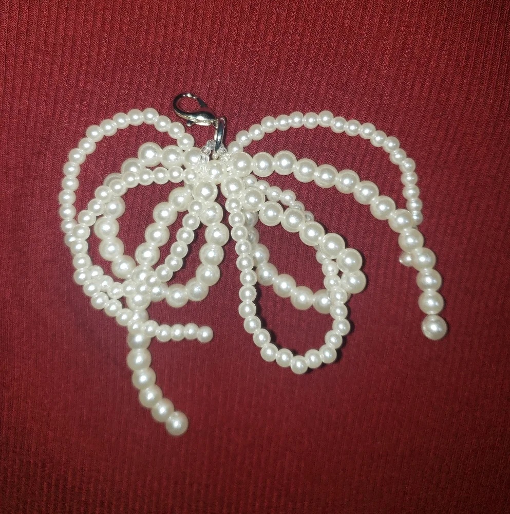 NWOT Pearl Bow CharmS - Picture 8 of 9